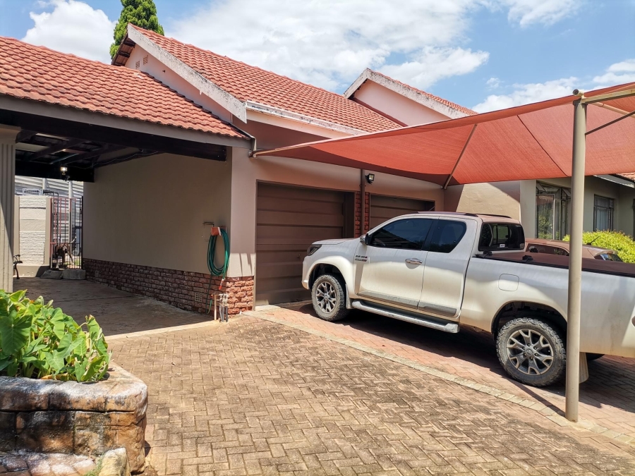 3 Bedroom Property for Sale in Safari Gardens North West